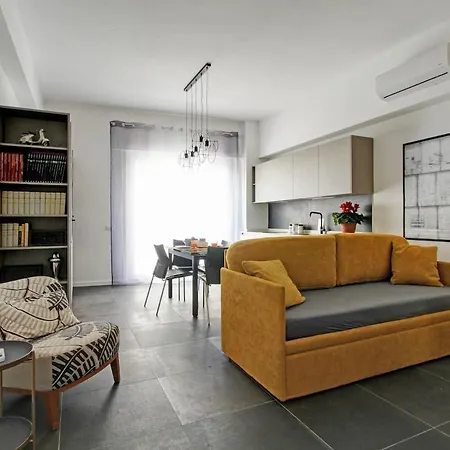 Modern House Near Trastevere Apartment